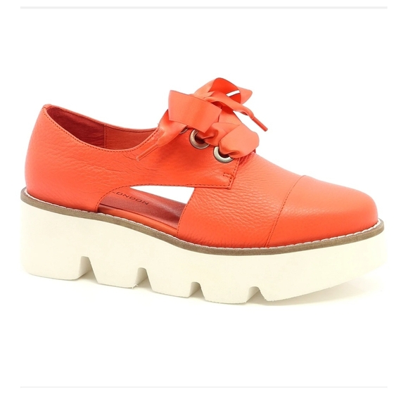 Tamara London Shoes - TAMARA LONDON Size US 8.5 Leather Platform Ribbon Lace Chunky Sole Womens